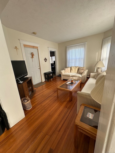 220 Elliott Ave, Waterbury, CT 06705