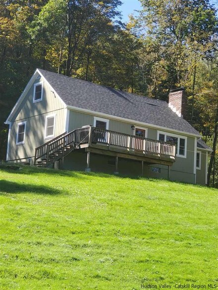 122 Oak Ridge Rd, Greenfield Park, NY 12435