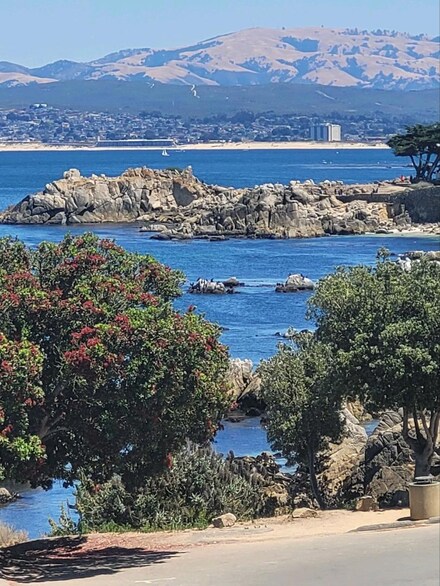 830 Balboa Ave, Pacific Grove, CA 93950