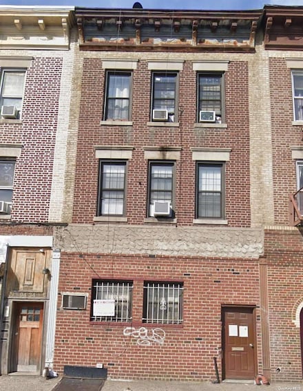 94-32 van Wyck Expy, Jamaica, NY 11419
