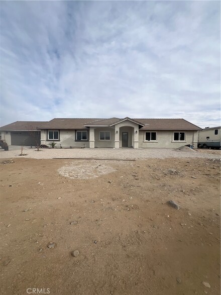 8787 Shantung Rd, Lucerne Valley, CA 92356