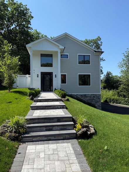 2 Arthur Place, Woodbury, NY 11797