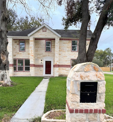 417 W Blum St, Alvin, TX 77511