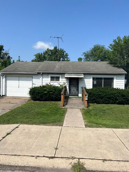 2476 Virginia St, Gary, IN 46407