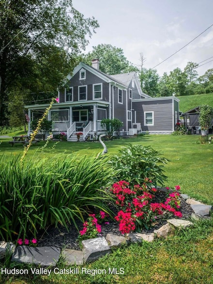 28 Railroad Ave, Saugerties, NY 12477