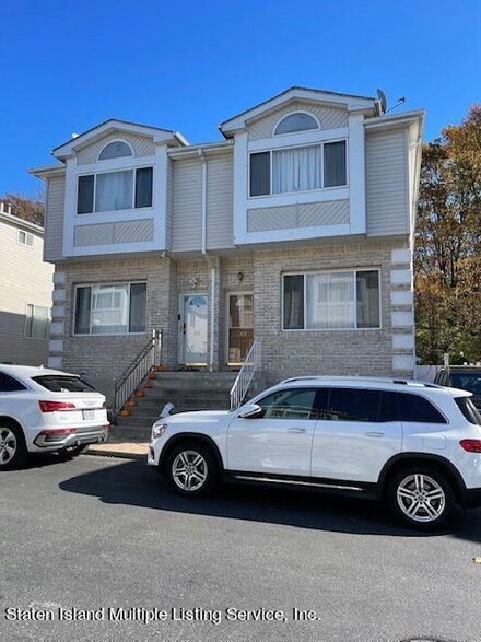 42 Lott Ln, Staten Island, NY 10314