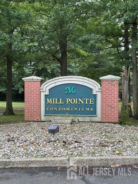 281 College Dr, Edison, NJ 08817
