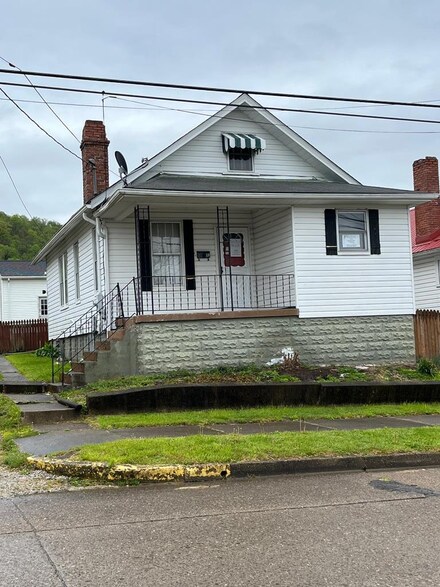 116 Poplar Ave, Moundsville, WV 26041