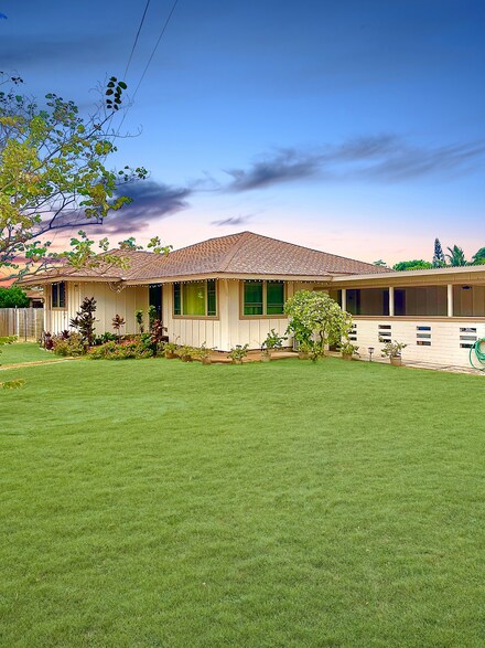 8456 Elepaio Rd, Kekaha, HI 96752
