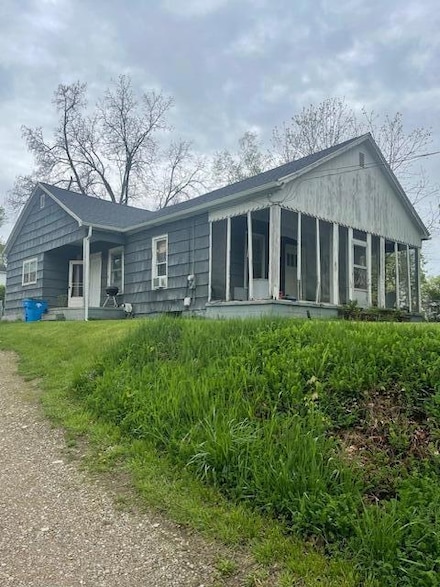 621 E Michigan Ave, Grass Lake, MI 49240