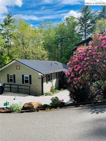229 Spring Brook Rd, Newland, NC 28657