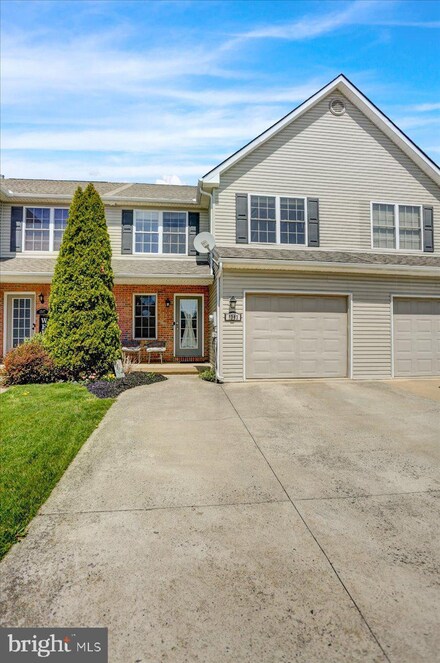 1343 Mohr Cir, Macungie, PA 18062