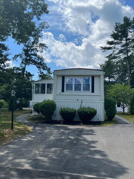 40 Meadow St, Carver, MA 02330