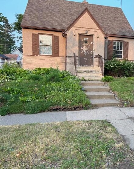 1024 Farrington St, Saint Paul, MN 55117