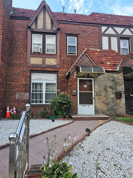 21531 Murdock Ave, Queens Village, NY 11429