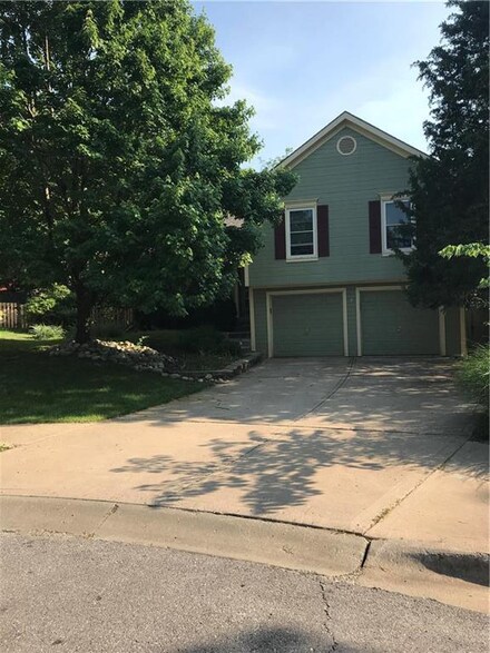 7020 N Mercier Ct, Kansas City, MO 64118