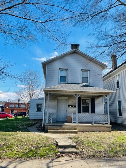 12 E Main St, West Carrollton, OH 45449