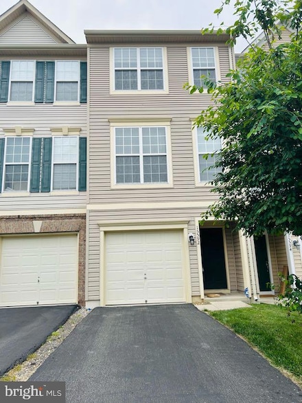 15592 John Diskin Cir, Woodbridge, VA 22191