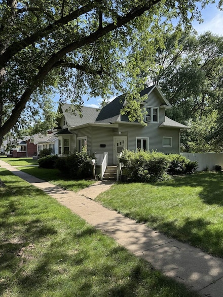 522 University St, Hastings, NE 68901