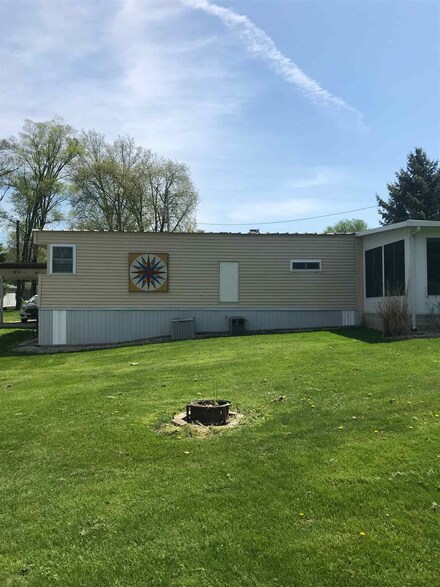 19 Ems W26 Ln, North Webster, IN 46555