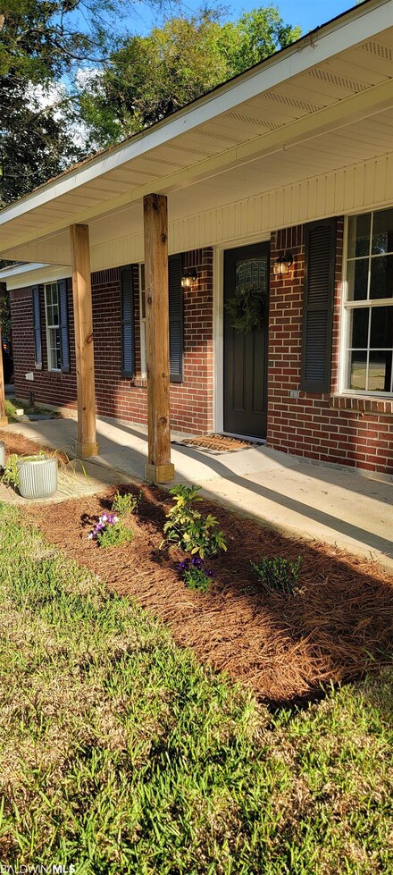 603 W 9th St, Bay Minette, AL 36507