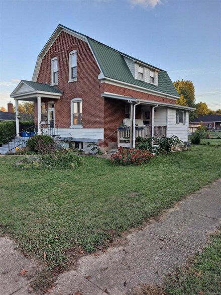 302 E Jefferson Ave, Owensville, MO 65066