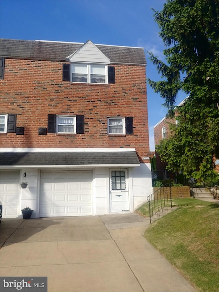 832 Arnold St, Philadelphia, PA 19111