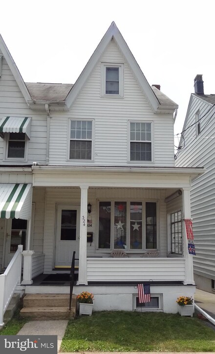 324 W Chestnut St, Frackville, PA 17931