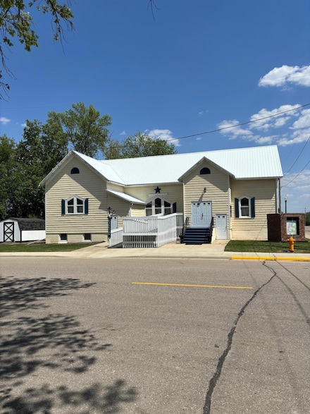 211 E 1st Ave, Osakis, MN 56360