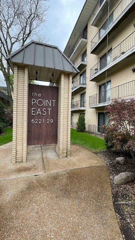 6221 N Niagara Ave Unit 401, Chicago, IL 60631