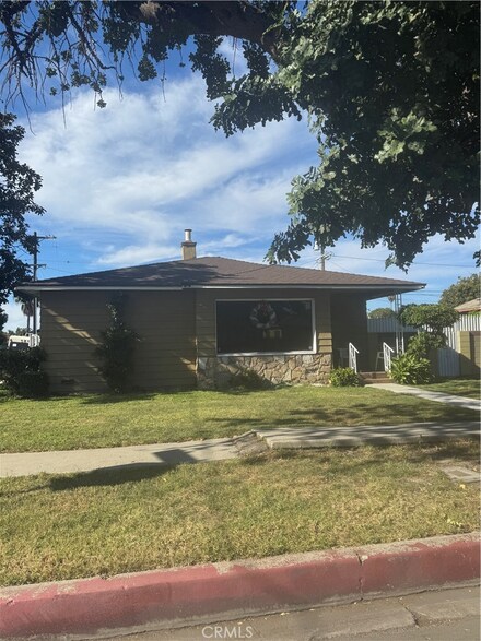 1301 E 106th St, Los Angeles, CA 90002