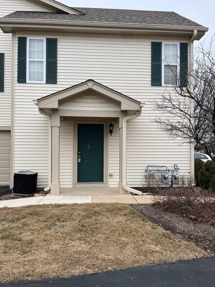 2482 Frost Dr, Aurora, IL 60503