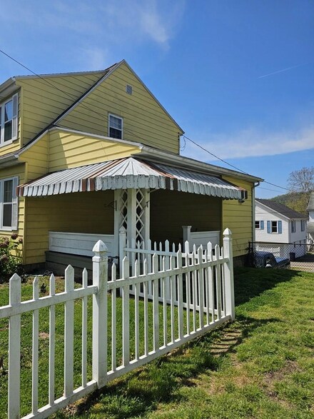 New Martinsville WV Houses under $200,000 - Homes.com