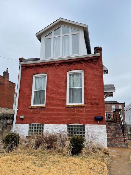 3742 Illinois Ave, Saint Louis, MO 63118
