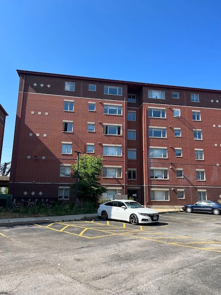 231 W 18th St Unit 5B, Chicago, IL 60616