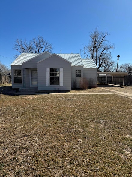 203 S Grain Ave, Crosbyton, TX 79322