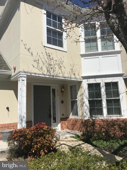 9216 James Howard Ln, Pikesville, MD 21208