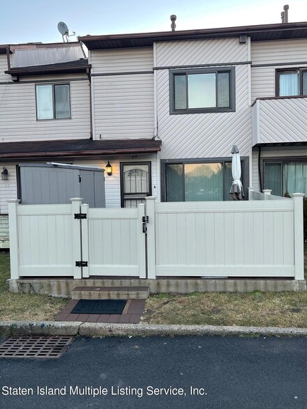 19 Wolkoff Ln Unit 101, Staten Island, NY 10303