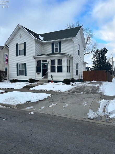 414 Park St, Willard, OH 44890