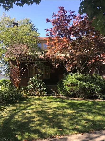 166 N Portage Path, Akron, OH 44303