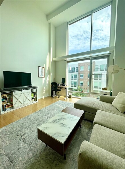 1 Earhart St Unit 515, Cambridge, MA 02141