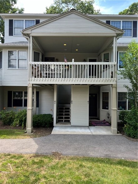 66 Trellis Dr, West Warwick, RI 02893