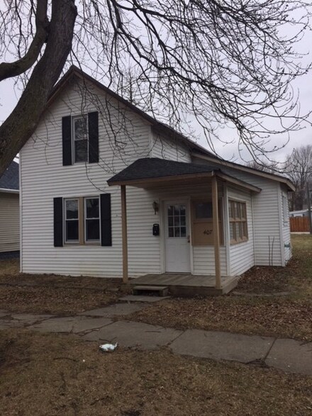 407 W Elm St, Flora, IN 46929