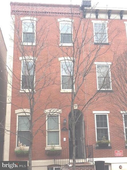1812 Christian St, Philadelphia, PA 19146