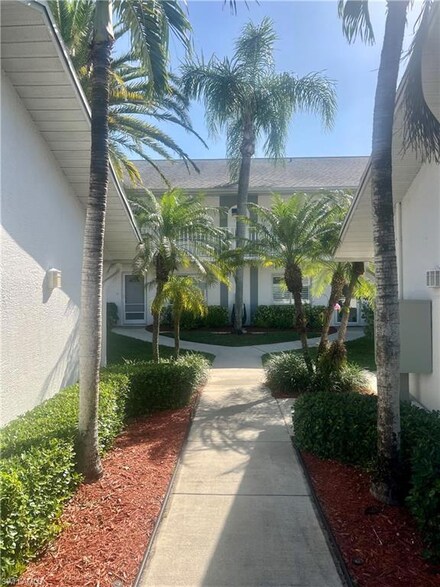 484 Belina Dr Unit 6, Naples, FL 34104