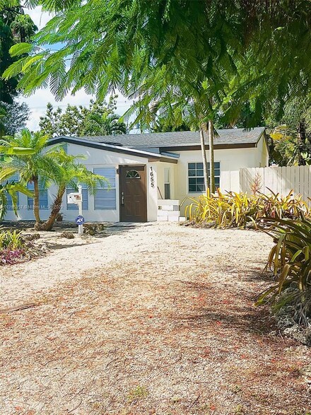 1655 NE 175th St, North Miami Beach, FL 33162