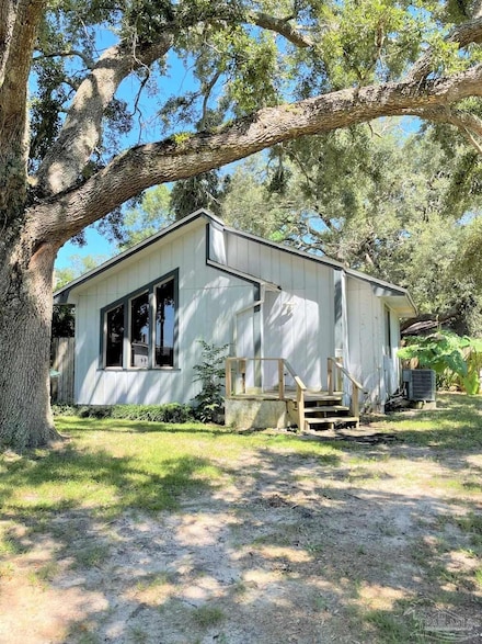 111 Cavalier Dr, Pensacola, FL 32507