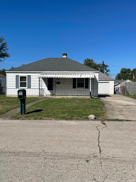 1914 E 25th St, Muncie, IN 47302