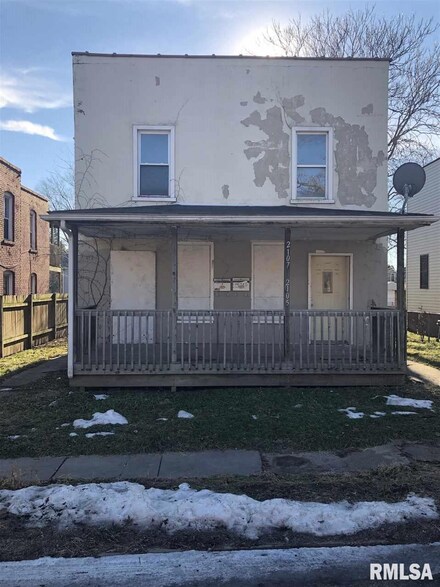 2105 W 6th St, Davenport, IA 52802