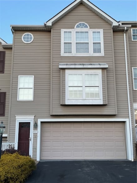 2003 Trail Side Ct Unit B, Jeannette, PA 15644